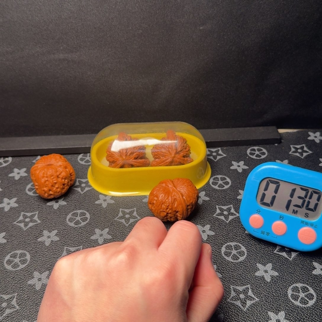 ****哥文玩核桃吊坠核桃树的生长发育和