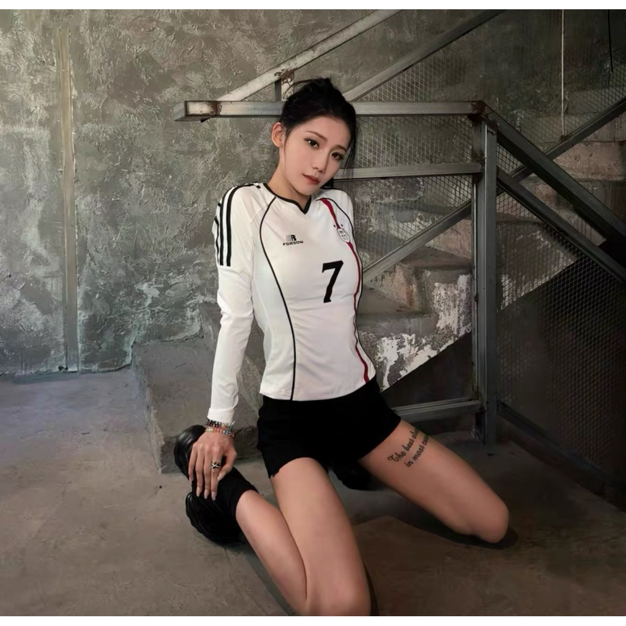 E6#某饱139！最爆的款！织带V领速干长袖修身女四季运动上衣T恤