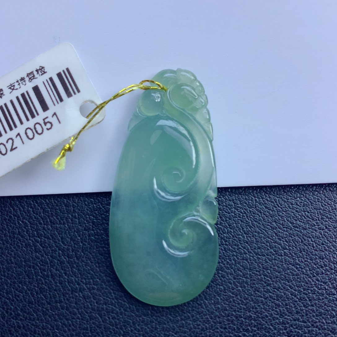 翡翠颈饰未镶嵌如意