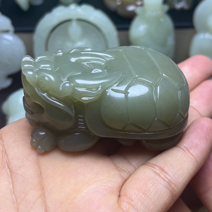 人***家和田玉未镶嵌颈饰