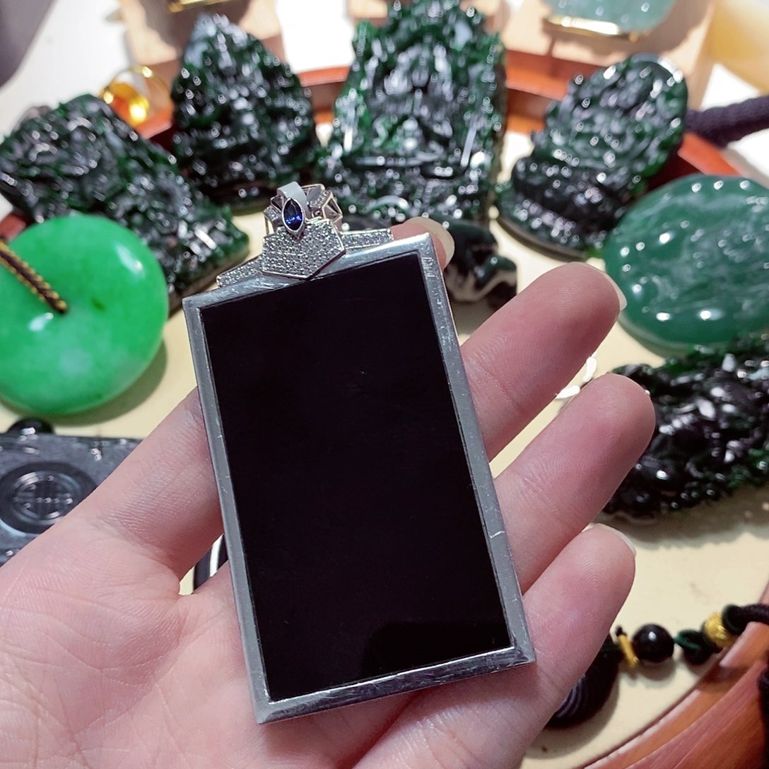 翡翠颈饰未镶嵌翡翠a