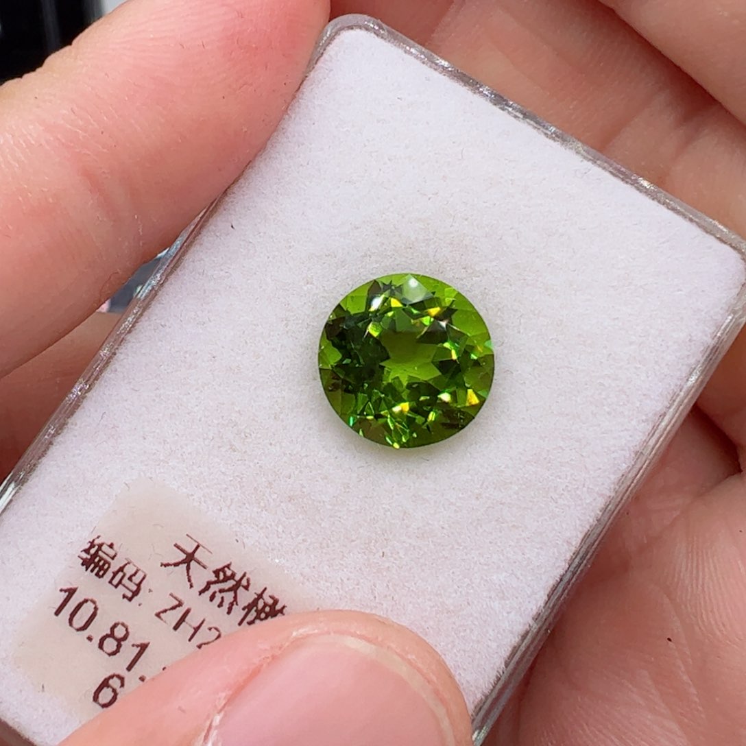 6.14克拉裸石未镶嵌橄榄石