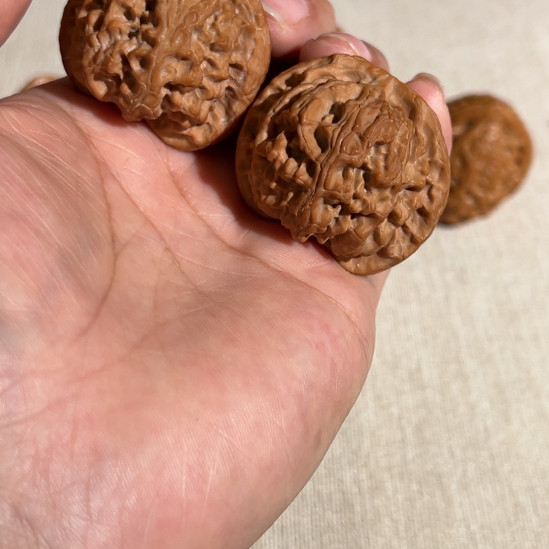 文玩核桃吊坠苹果园