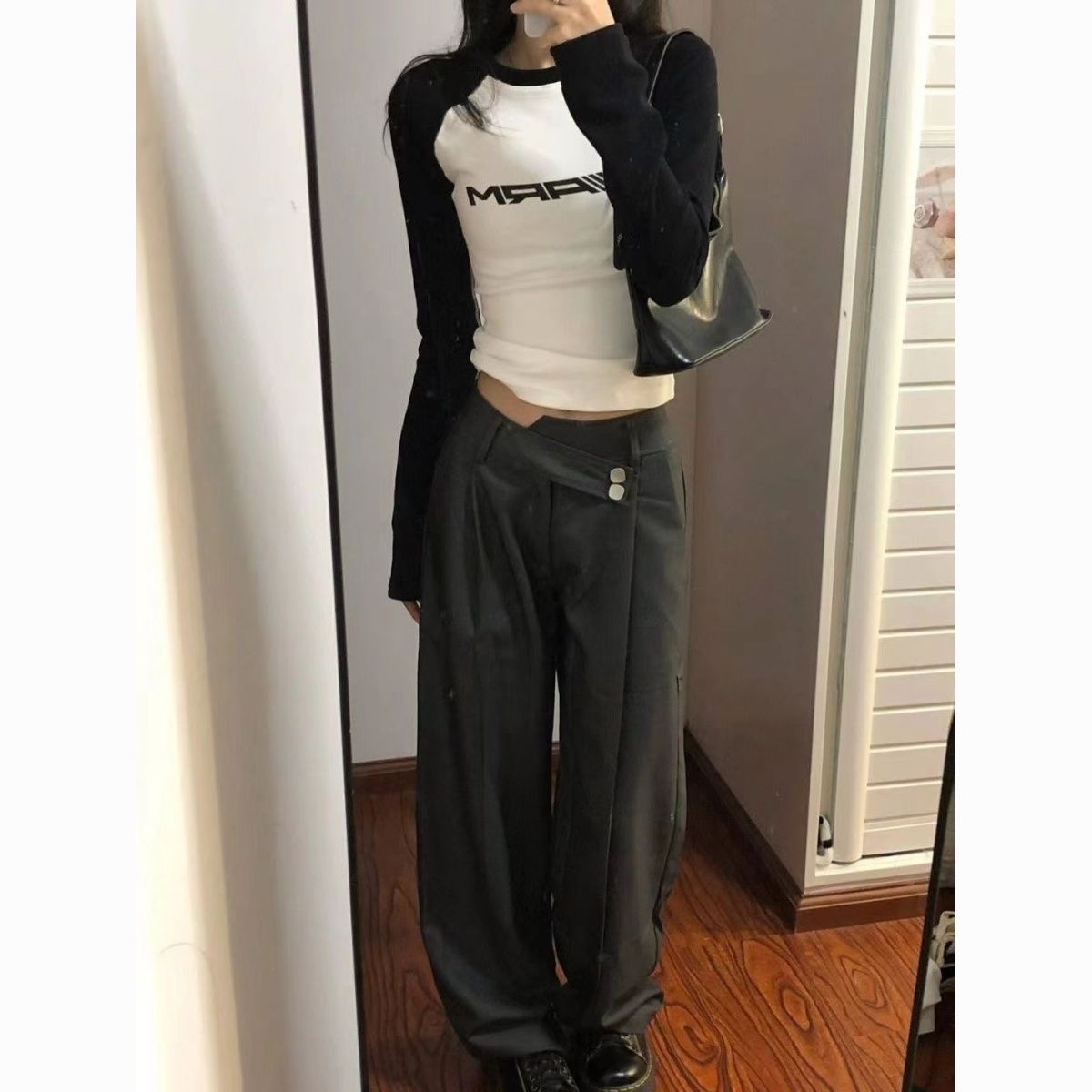 爆款早秋薄款美式复古短款掐腰长袖t恤辣妹修身打底正肩上衣女装