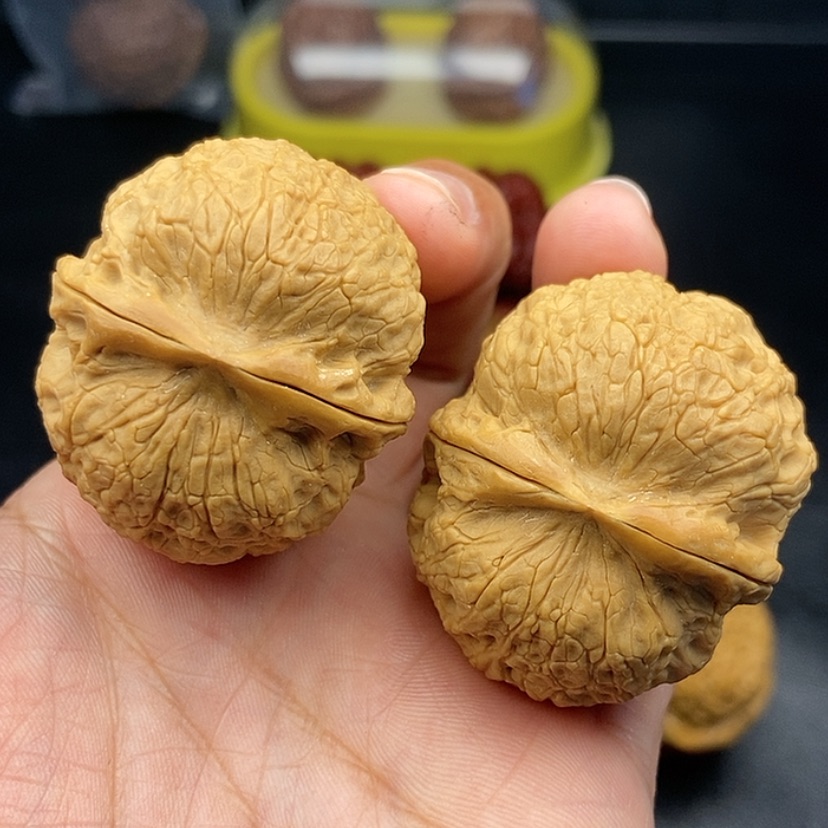 【闪购商品】把件文玩核桃40尺牡丹绣球50.5克