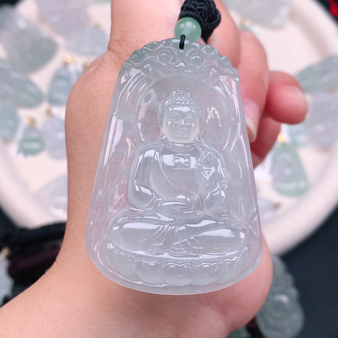 翡翠颈饰未镶嵌冰胶大日如来