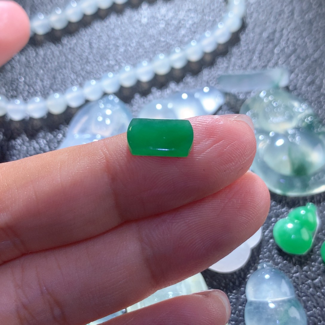 翡翠未镶嵌颈饰缅甸