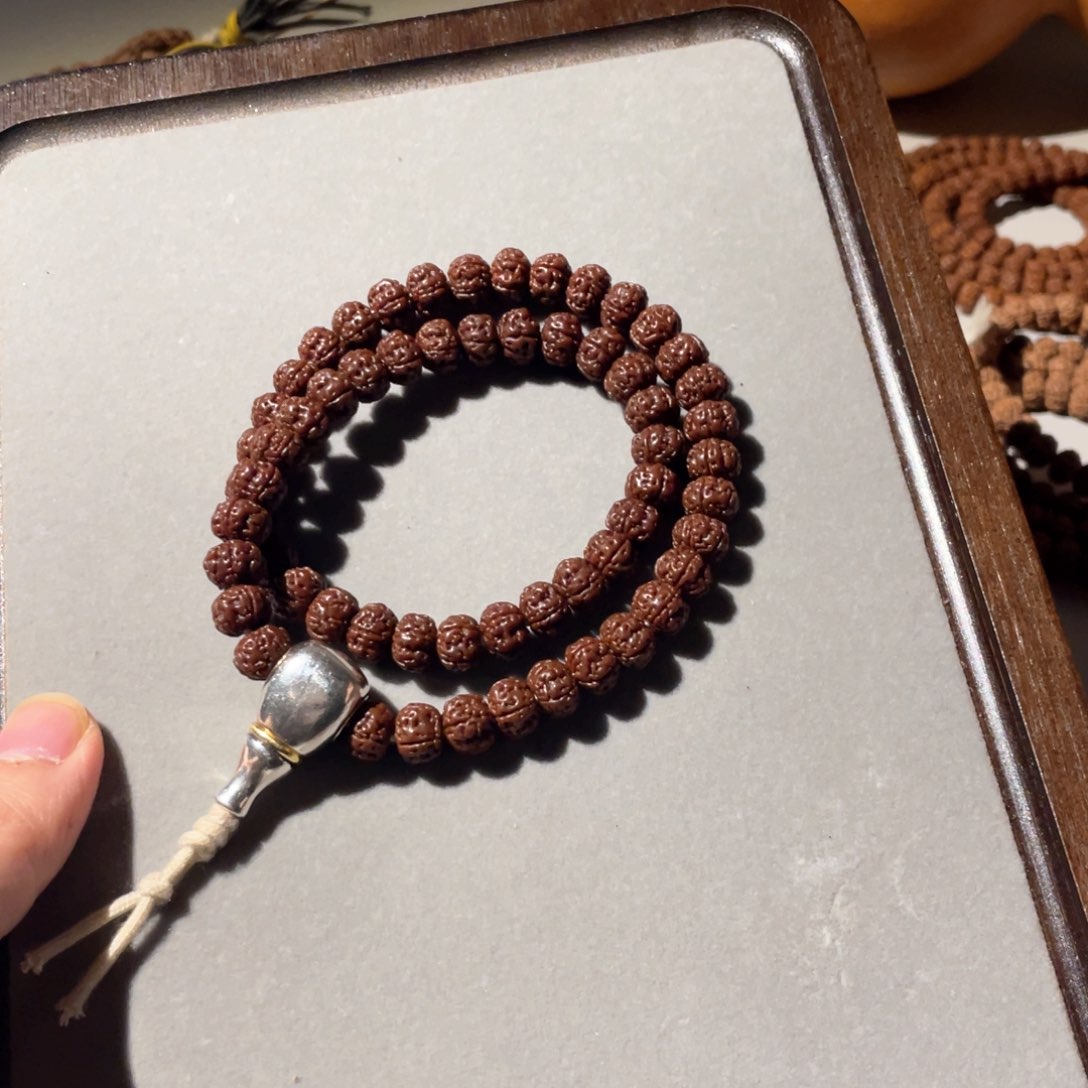 金刚菩提吊坠一**?老树王手持