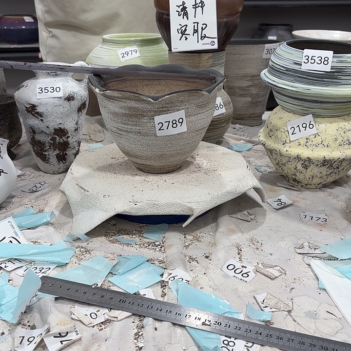 摆件高13，外口18，无孔2789