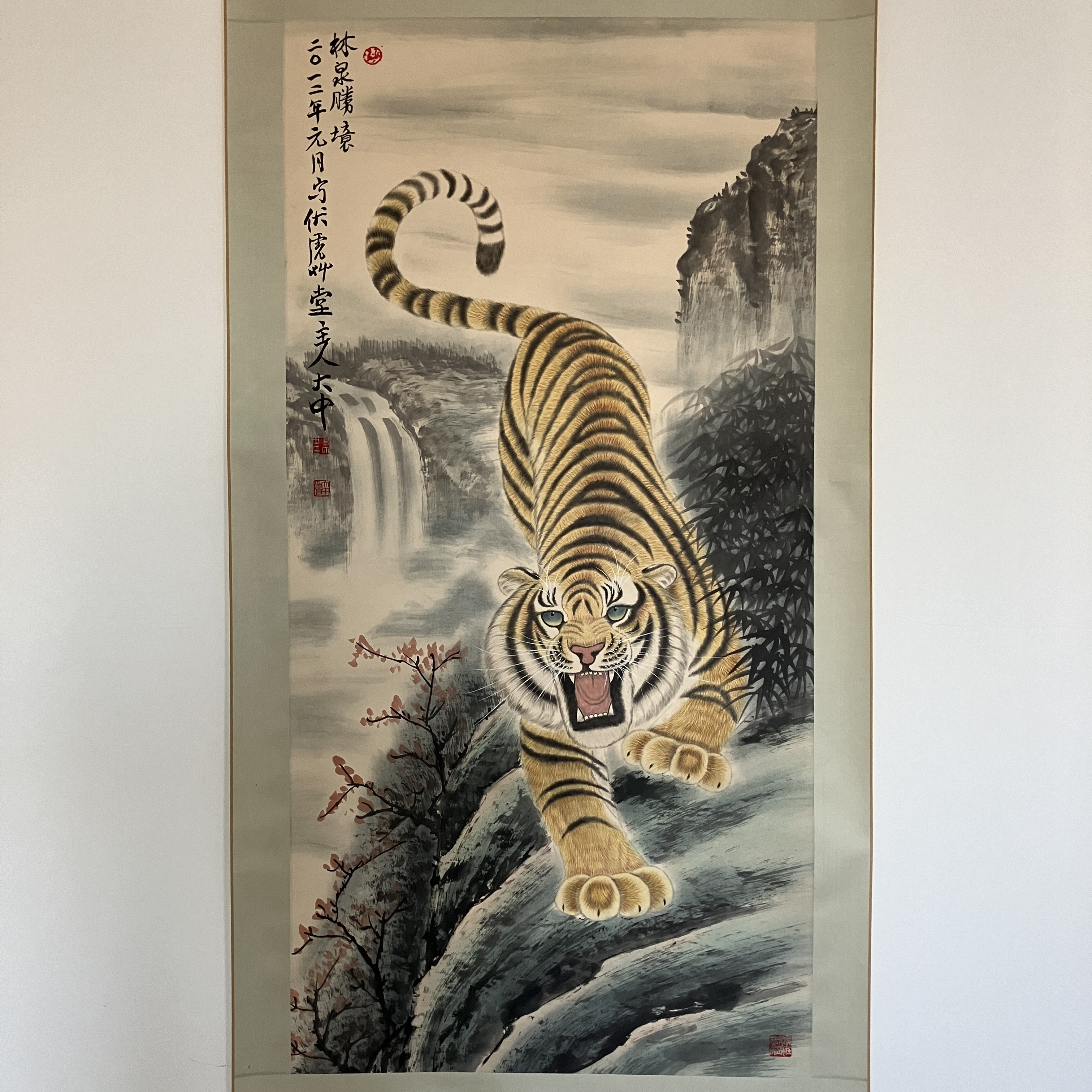 4743 冯大中 虎136×68cm.JPG