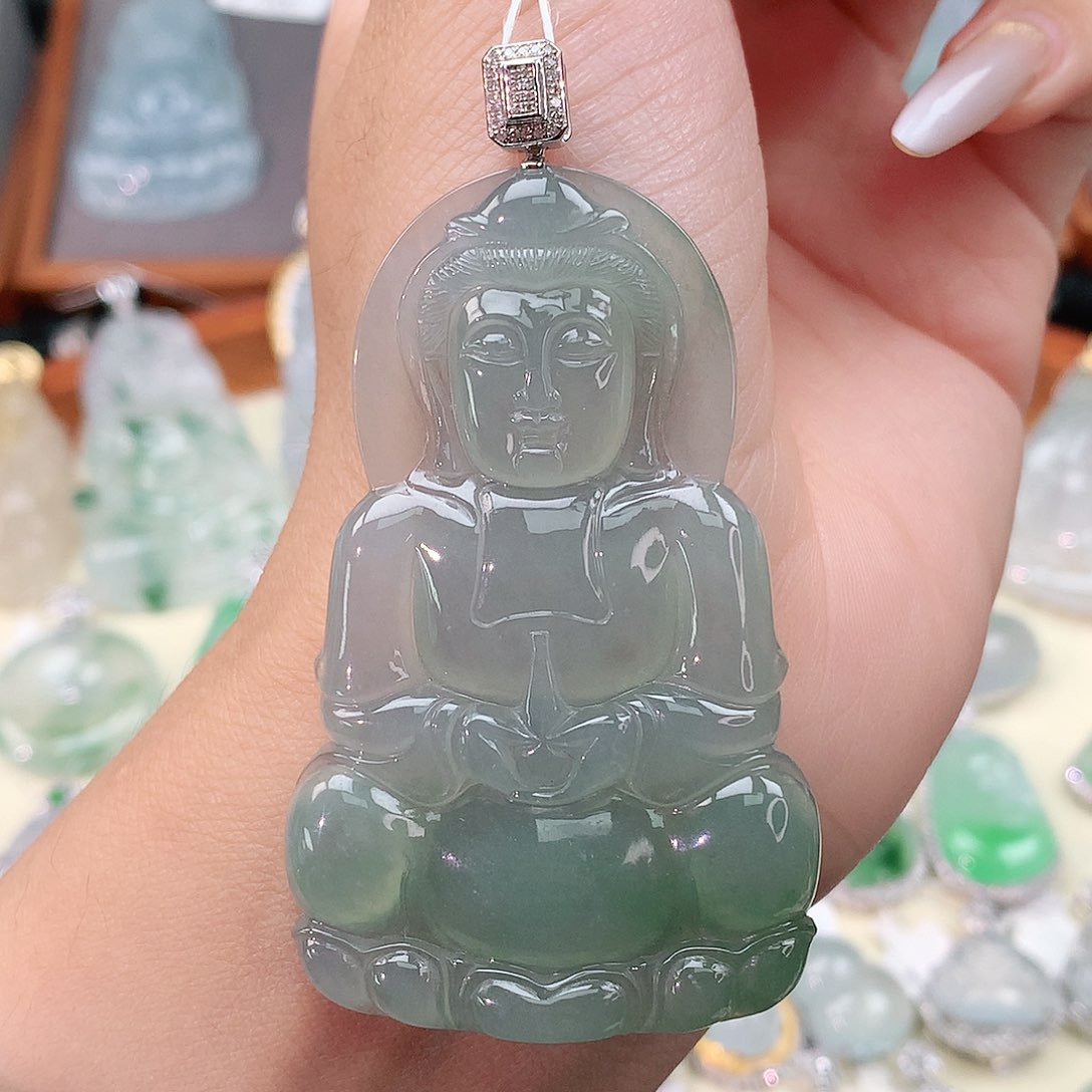 颈饰18K金镶嵌翡翠观音