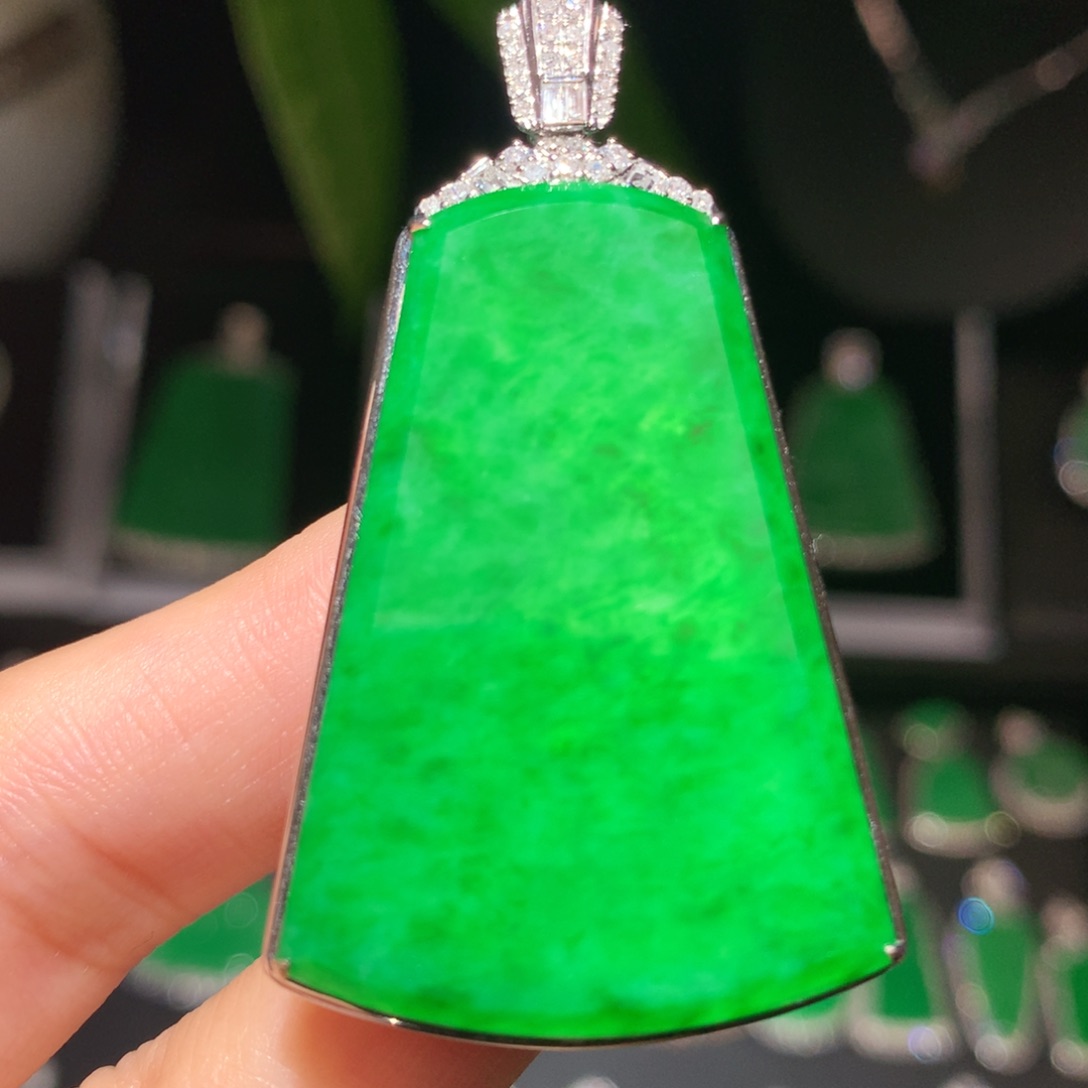 翡翠颈饰18K金镶嵌翡翠