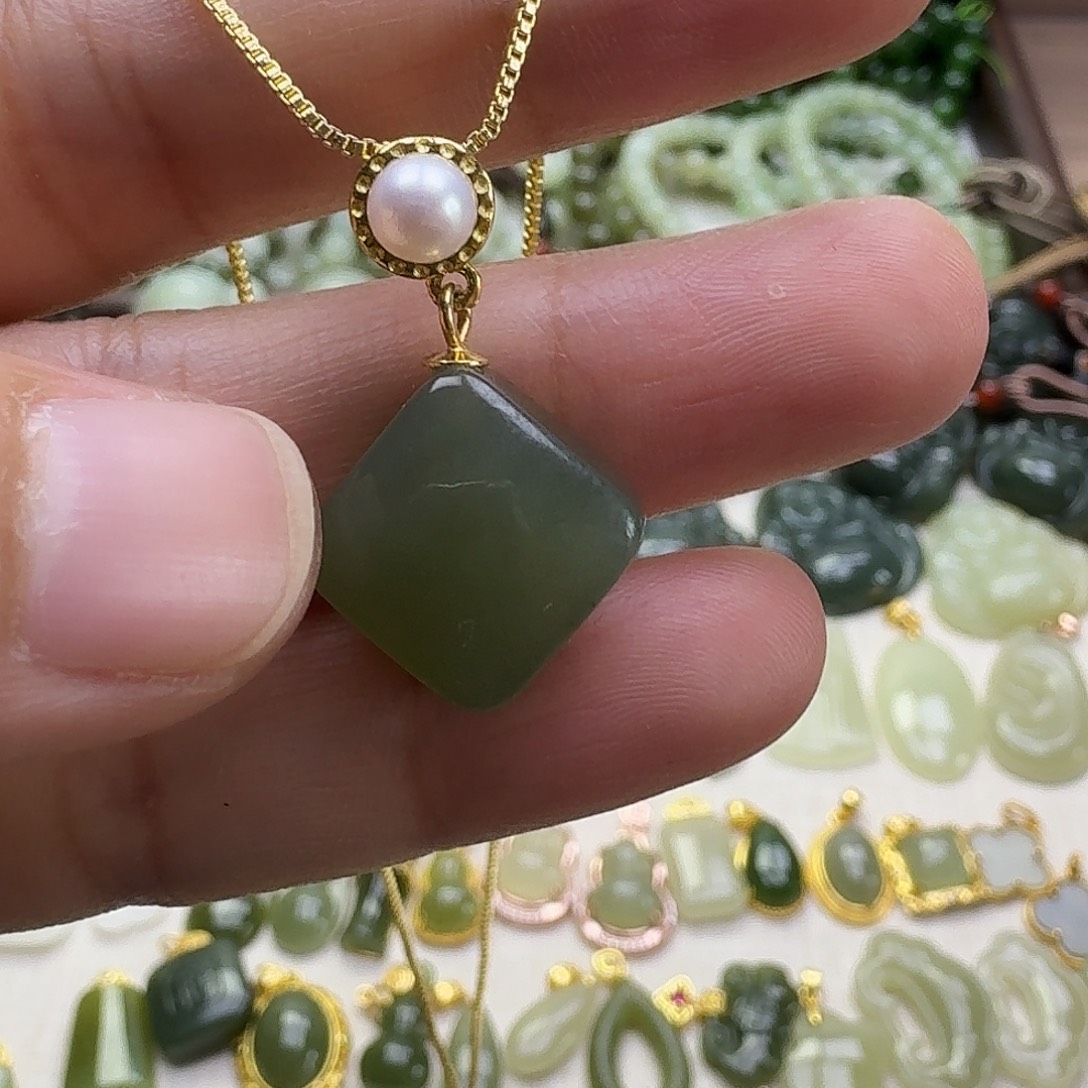 和田玉银S925镶嵌颈饰吊坠