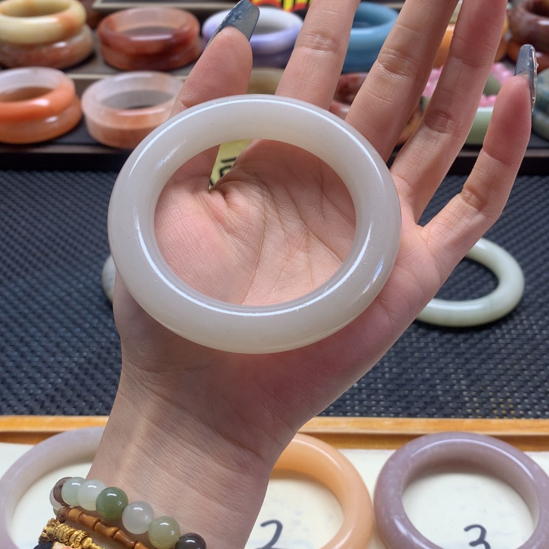 石英质玉手镯未镶嵌