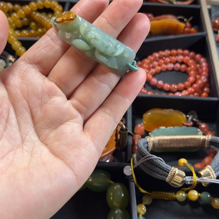 蛇纹石玉手牌未镶嵌