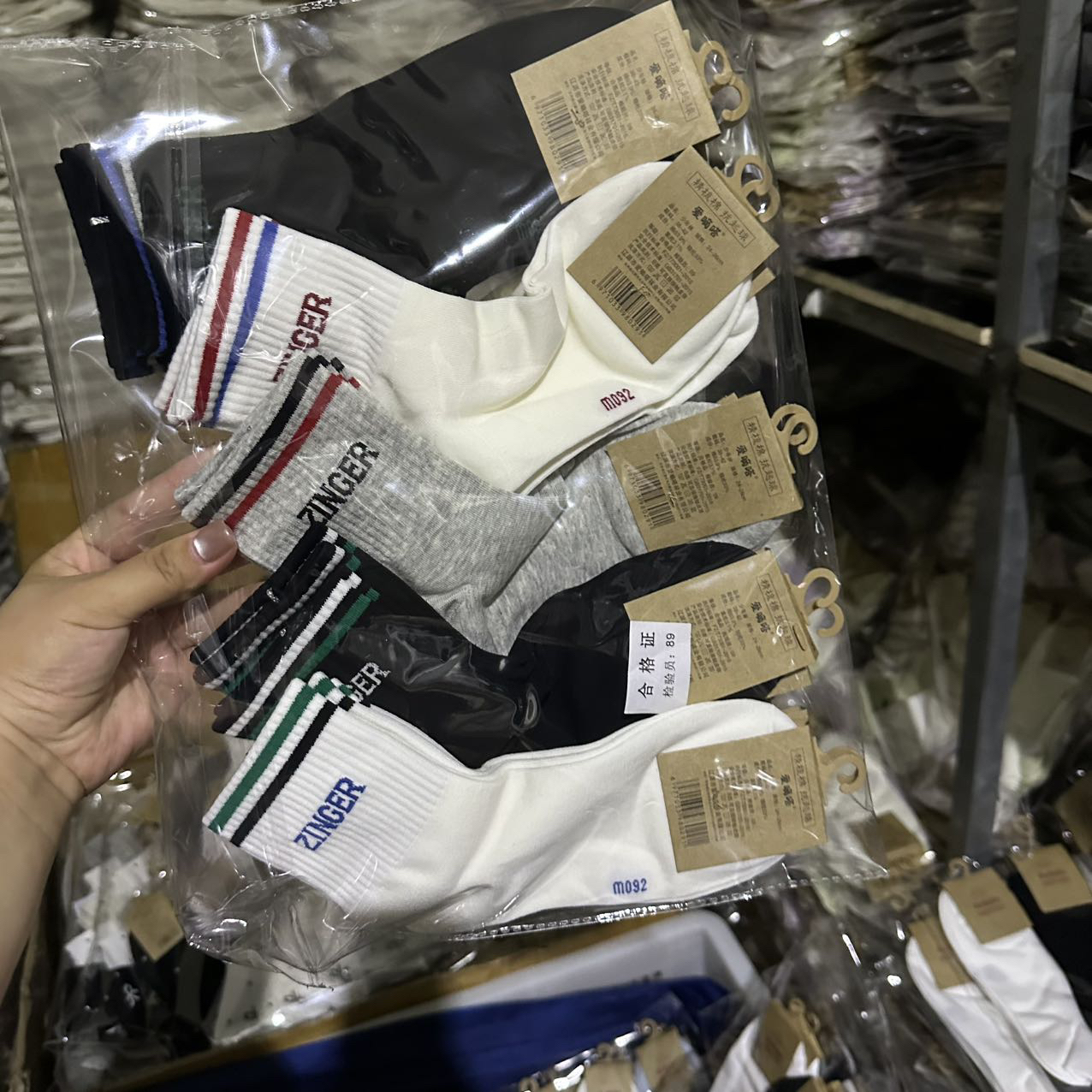 青少年秋冬新款中筒吸汗透气抗起球棉袜