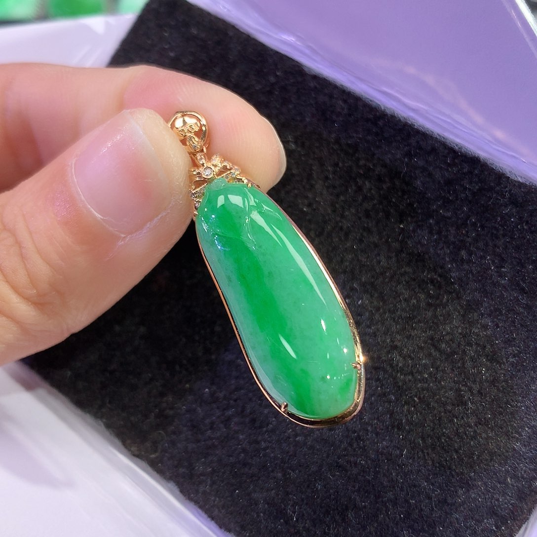 翡翠18K金镶嵌吊坠(赠链)