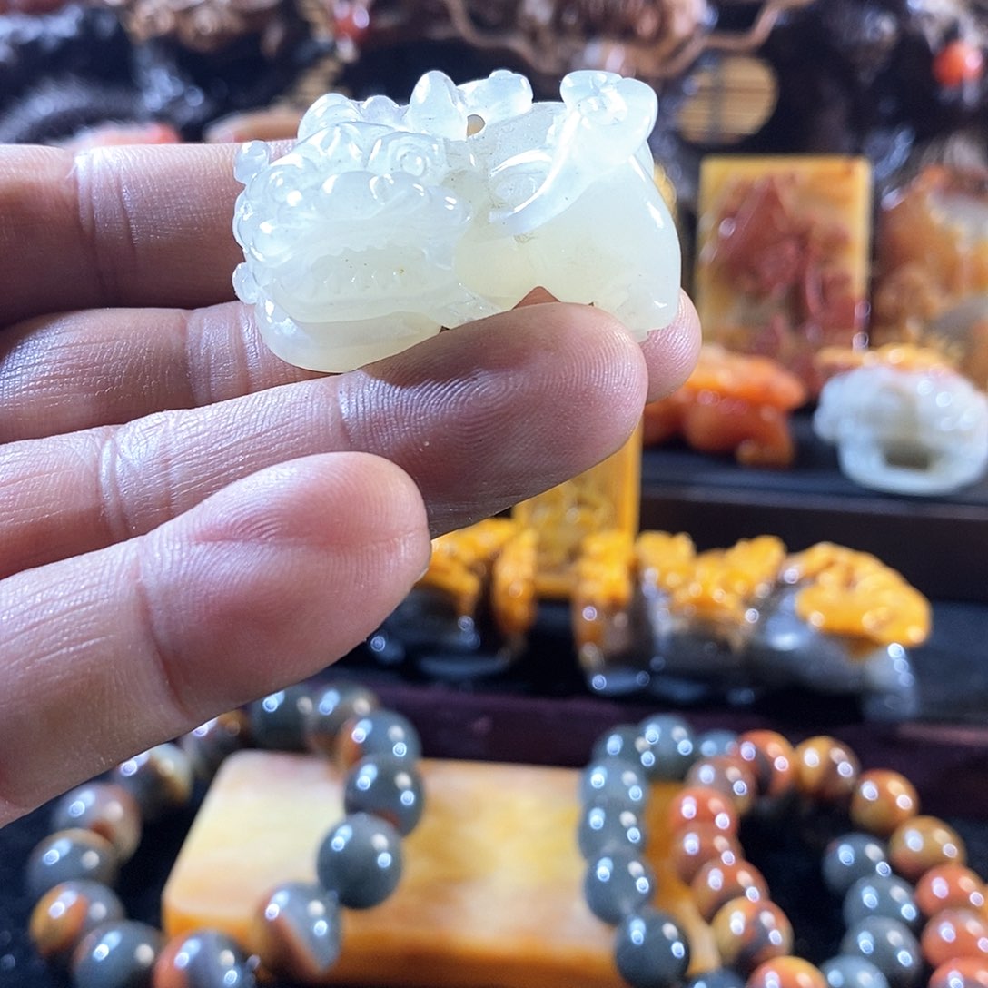 石英质玉（黄龙玉）挂件未镶嵌