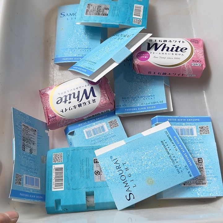 谋*中古商品，瑕疵品，不保好坏。758