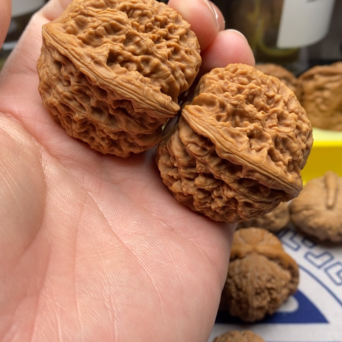核桃把件四二南疆石