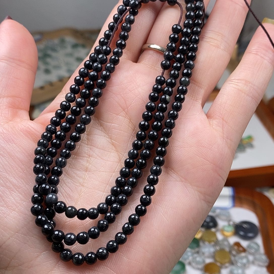 翡翠颈饰未镶嵌乌鸡小米长串