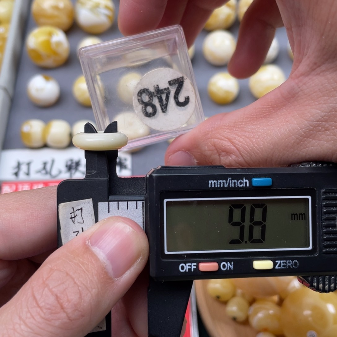 蜜蜡珠宝奇石未镶嵌