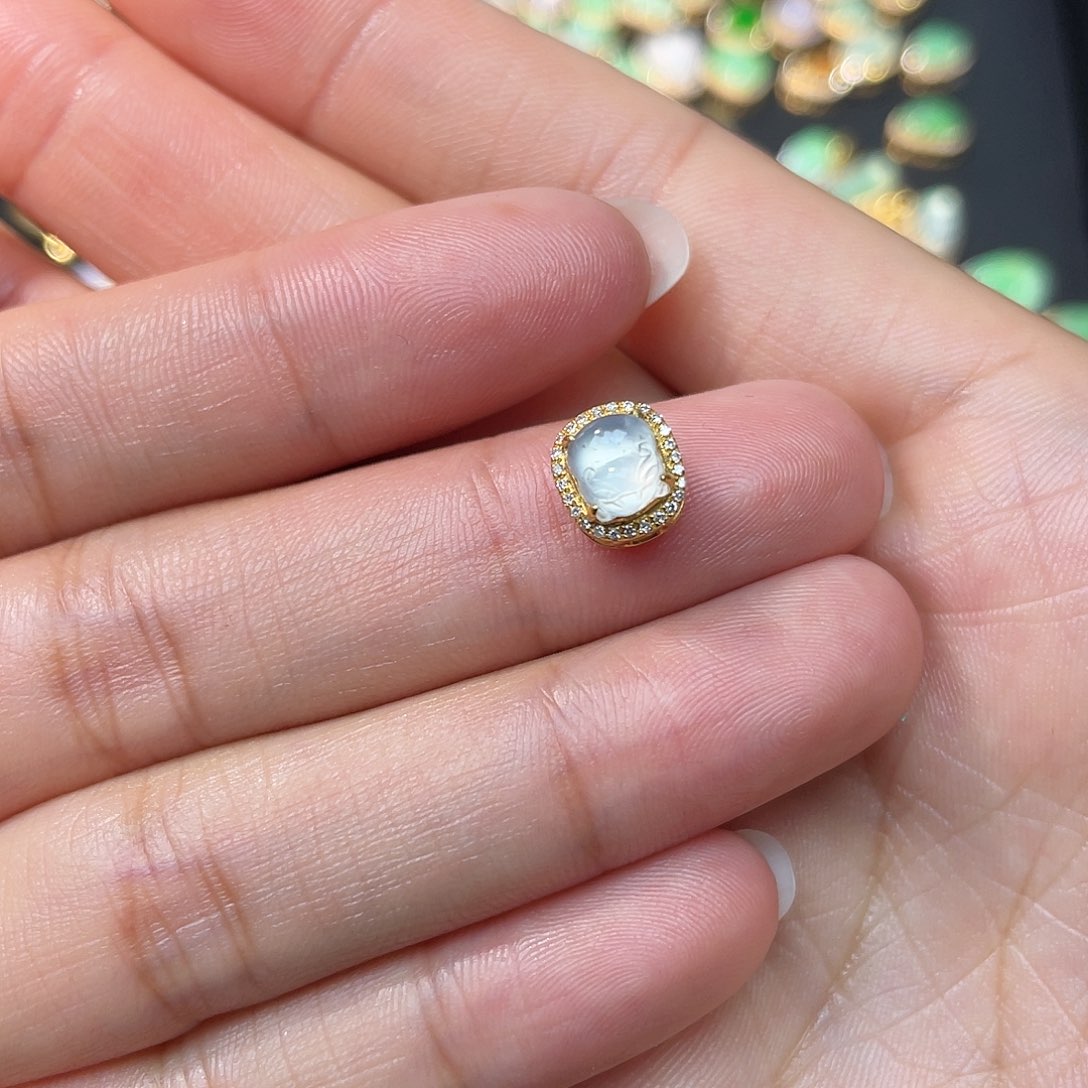 翡翠吊坠(不含链)18K金镶嵌