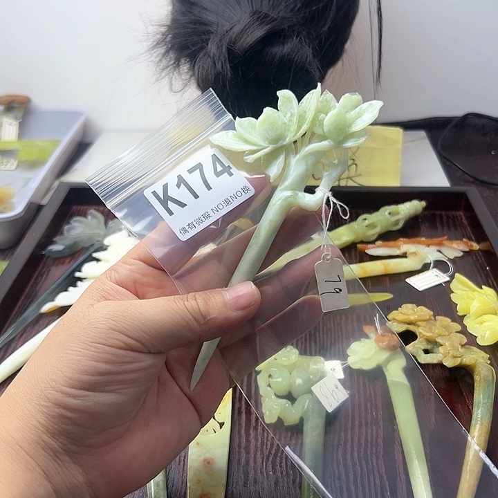 蛇纹石玉发饰合金落**秋