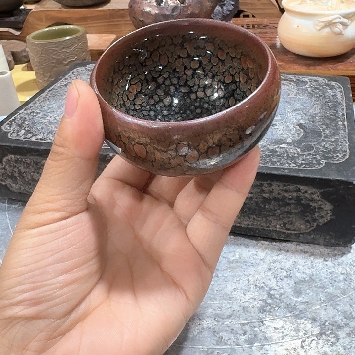 主人杯一个，瓷。。品茗瓷