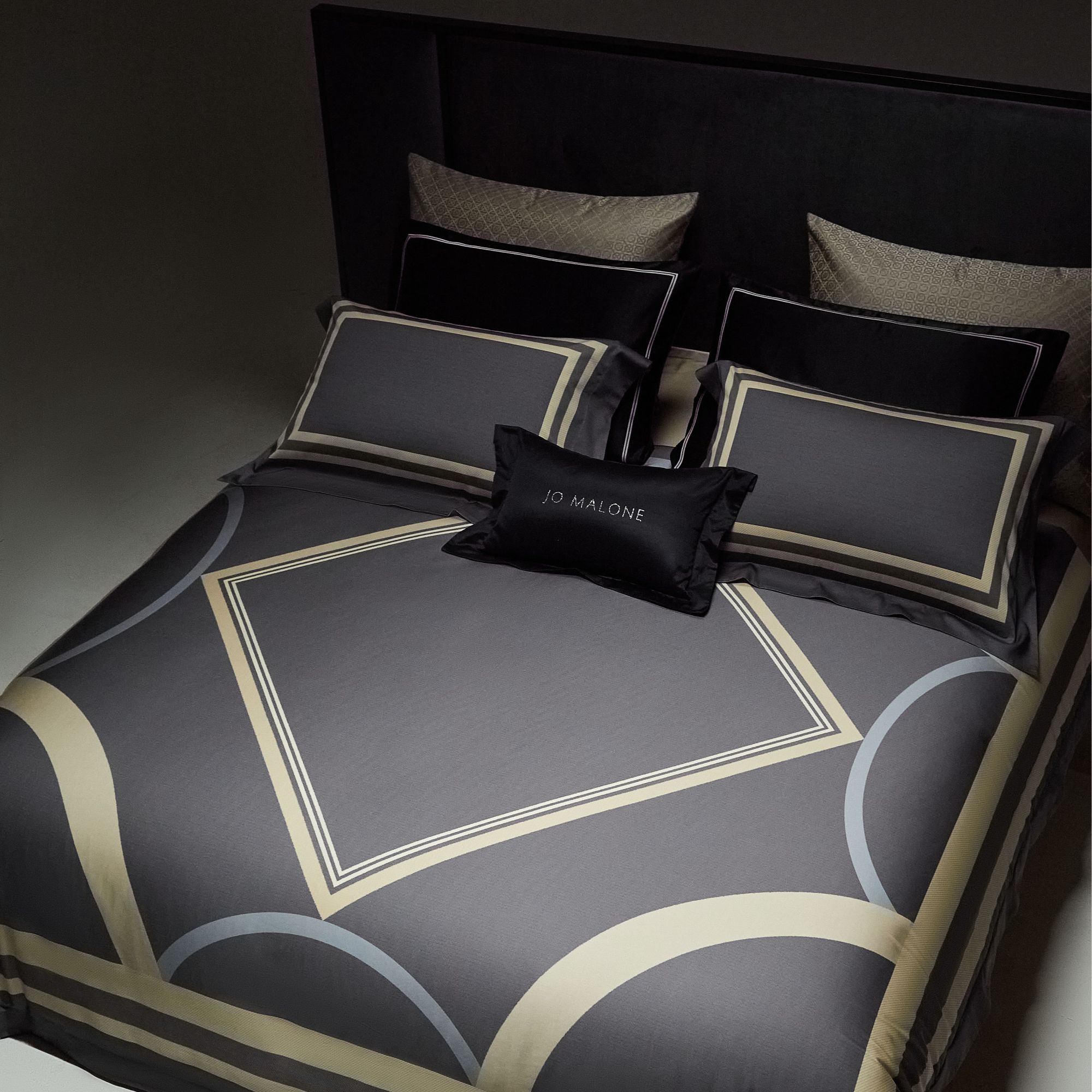 绣花夫人/马克西姆/柔光甄丝系列/大版数码印/宽边设计款/四件套