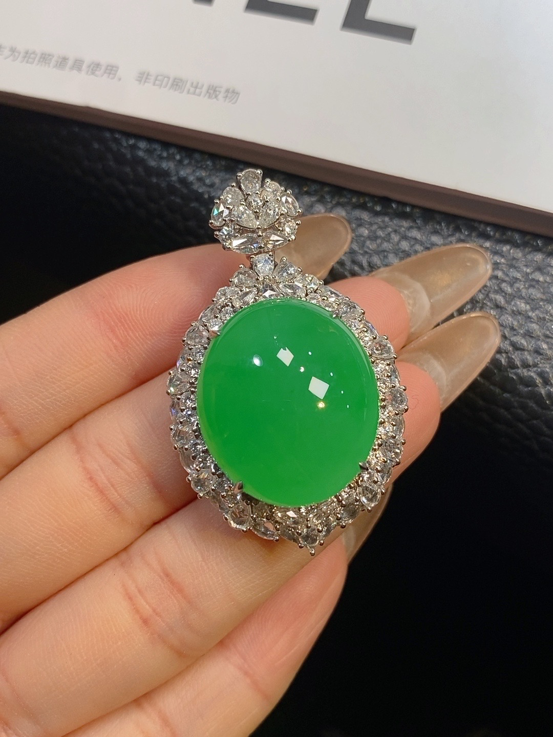 【伊玥珠宝】天然缅甸翡翠A货 阳绿鸽子蛋吊坠