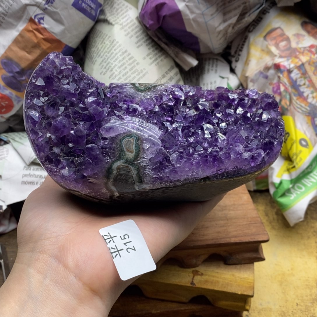 紫晶乌拉圭未镶嵌