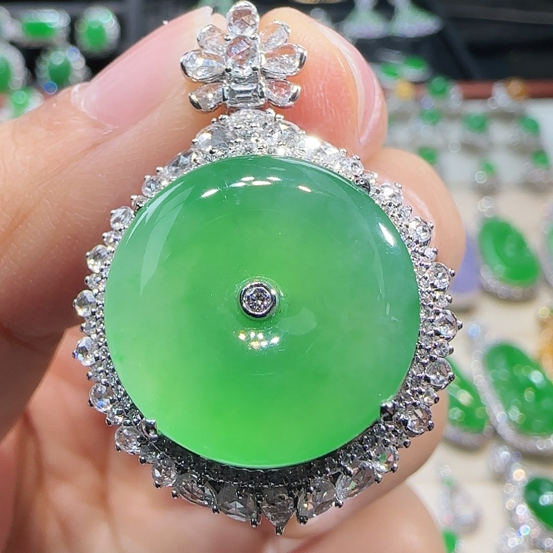 翡翠吊坠(不含链)18K金镶嵌