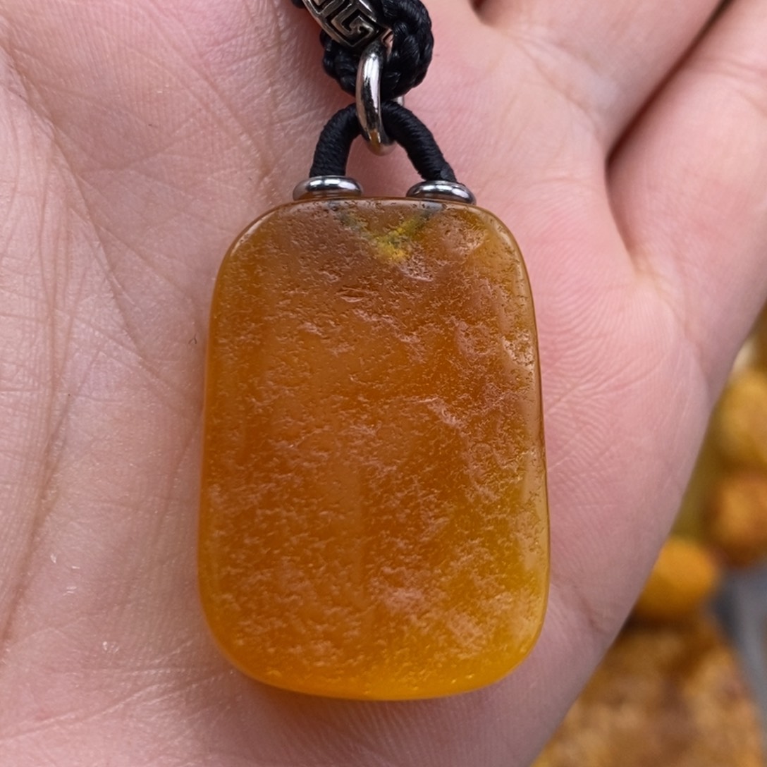 琥珀吊坠(赠链)未镶嵌