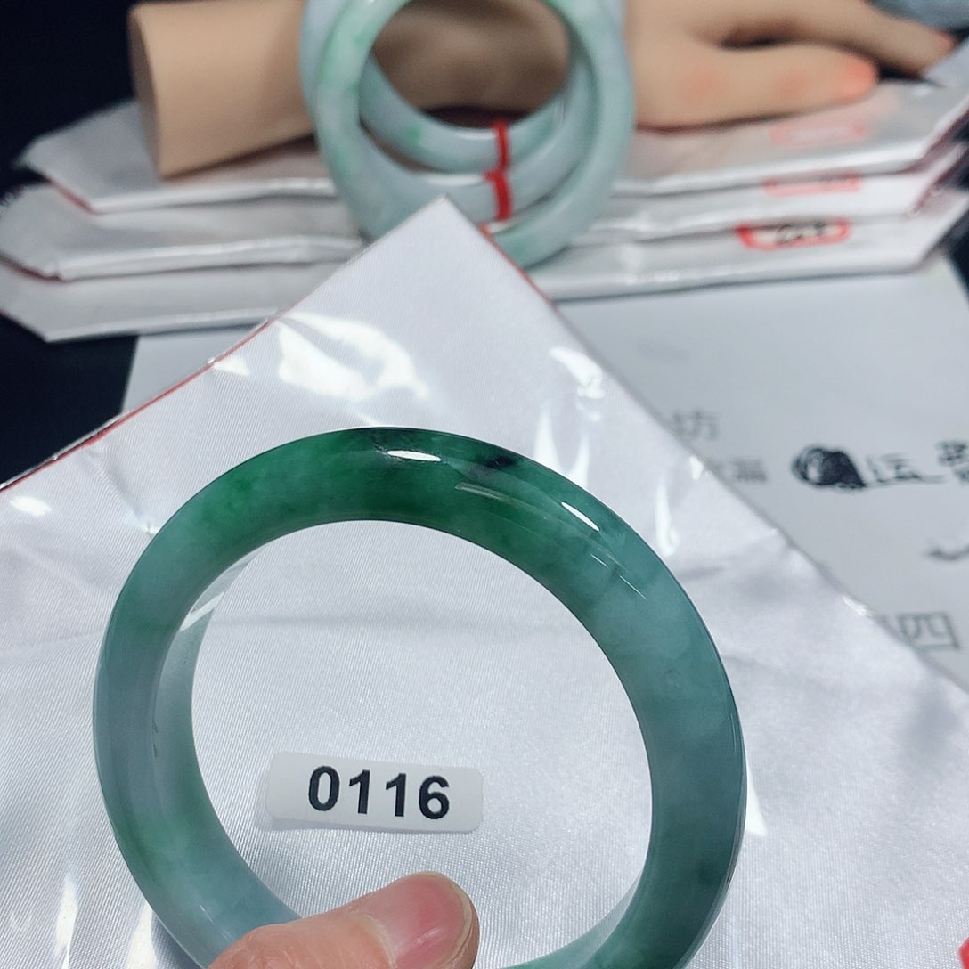 翡翠手镯未镶嵌天然缅甸A货翡翠手镯
