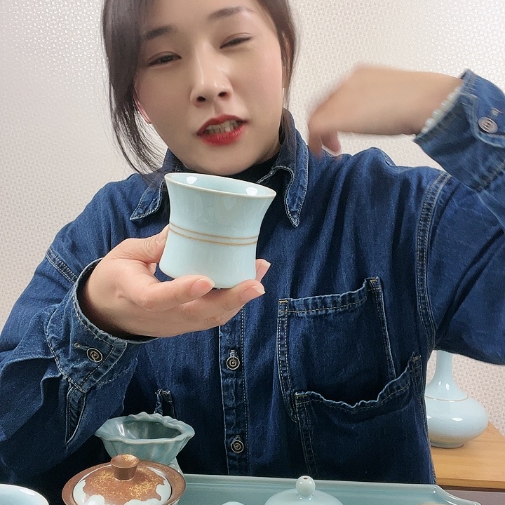 杯灯都开起来就开始放不