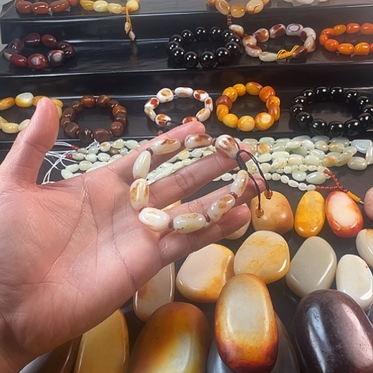 刺***客和田玉未镶嵌挂件