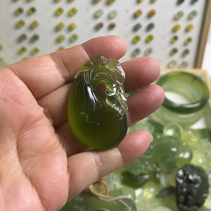 合金蛇纹石玉颈饰