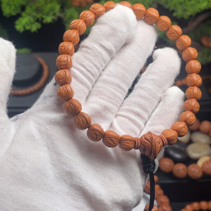 阿****吊坠桃核玉龙脊手持