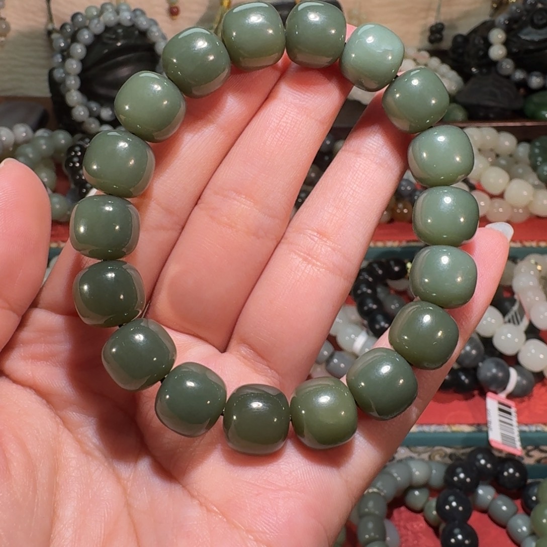 和田玉未镶嵌手链沙枣青豆青卡12有包容