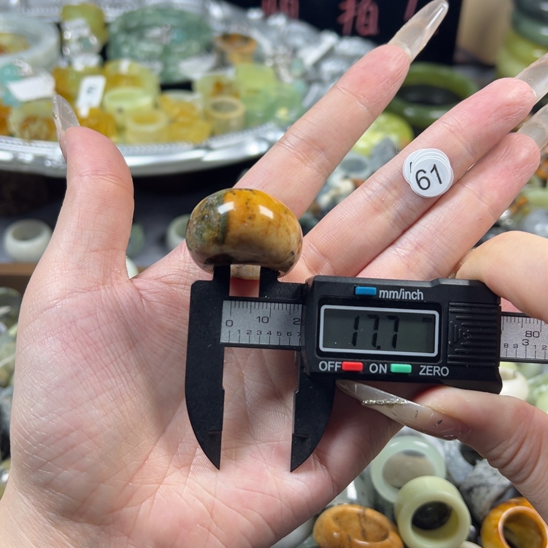 蛇纹石玉未镶嵌戒指