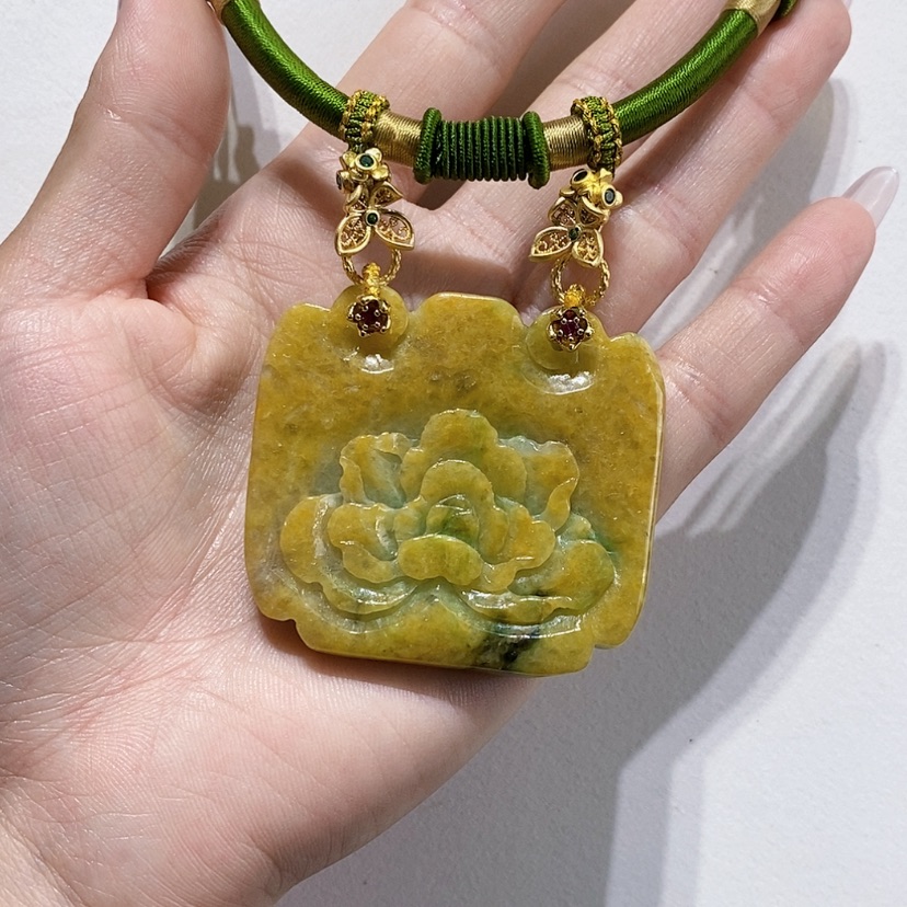 【闪购商品】翡翠未镶嵌颈饰