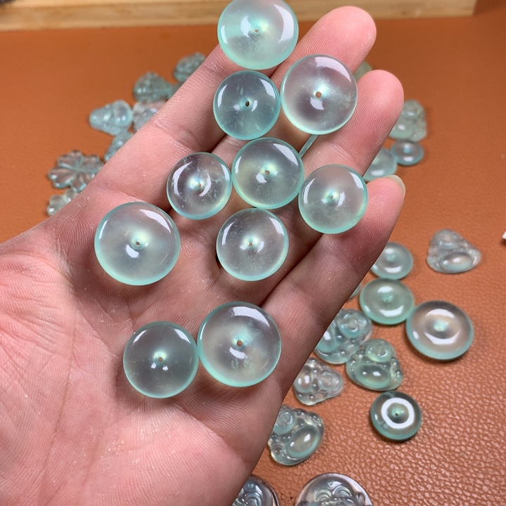 闲****蛇纹石玉未镶嵌颈饰