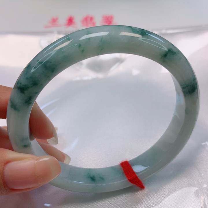 翡翠手镯未镶嵌59圈