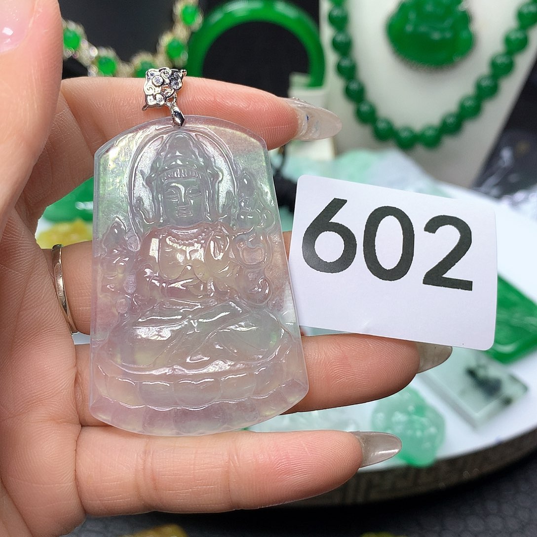 翡翠吊坠(赠链)未镶嵌