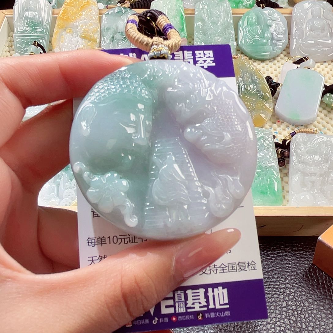 翡翠未镶嵌颈饰佛魔