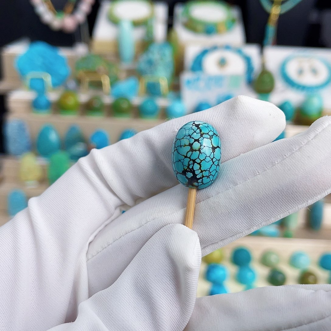 绿松石未镶嵌颈饰