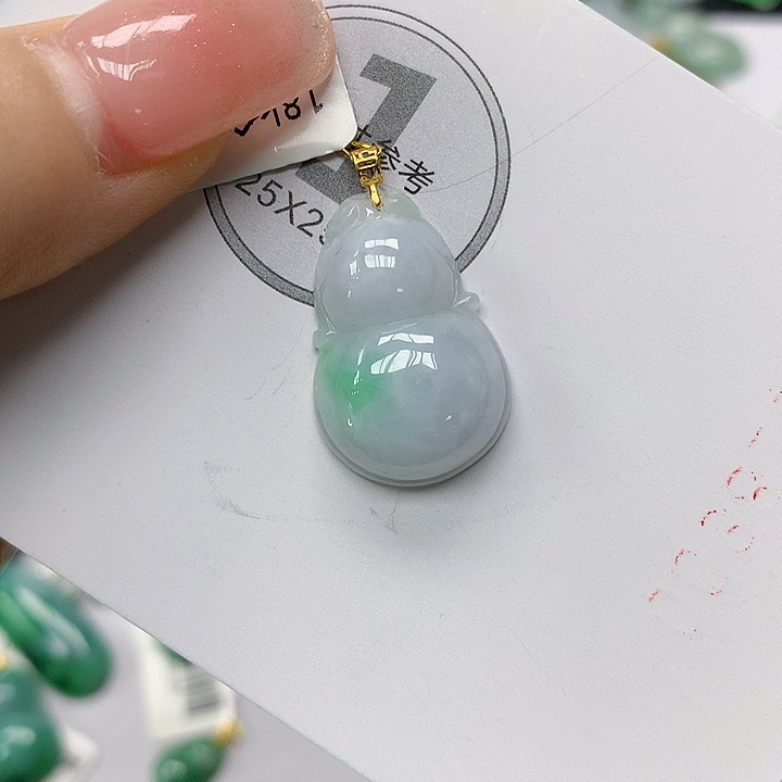 颈饰18K金镶嵌翡翠