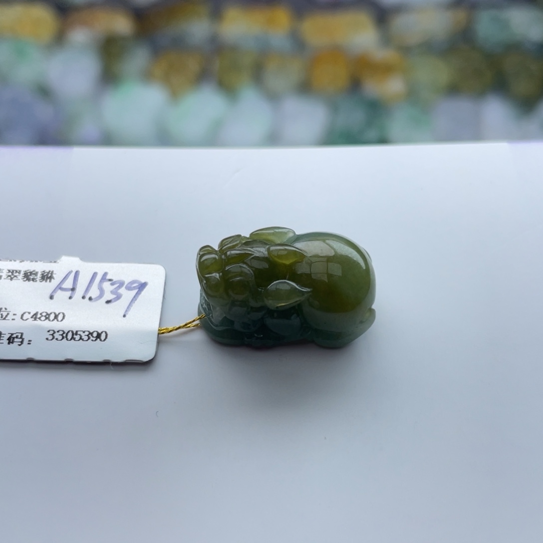 翡翠未镶嵌颈饰貔貅