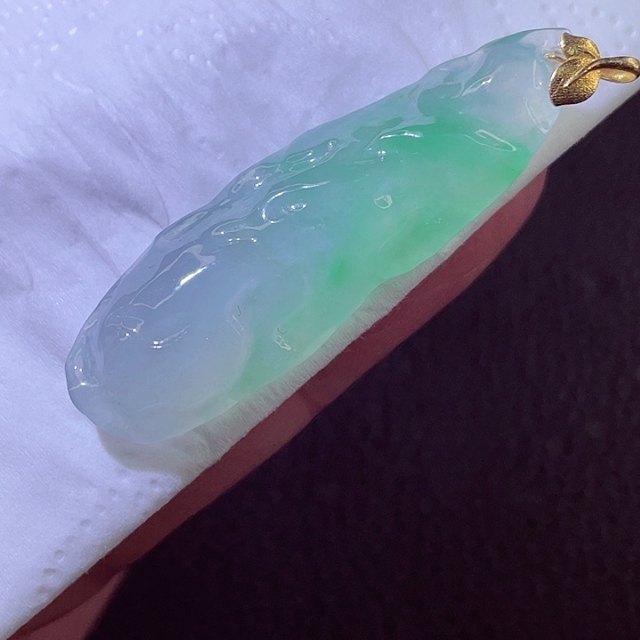 翡翠18K金镶嵌颈饰翡翠